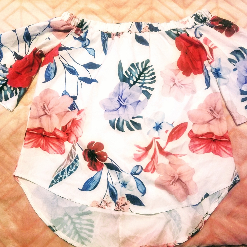 Brand new with tags Pretty floral blouse